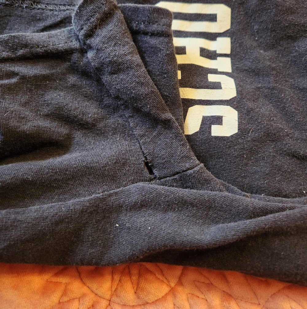 Gildan University of Tennessee School of Art black tee - Picture 6 of 6